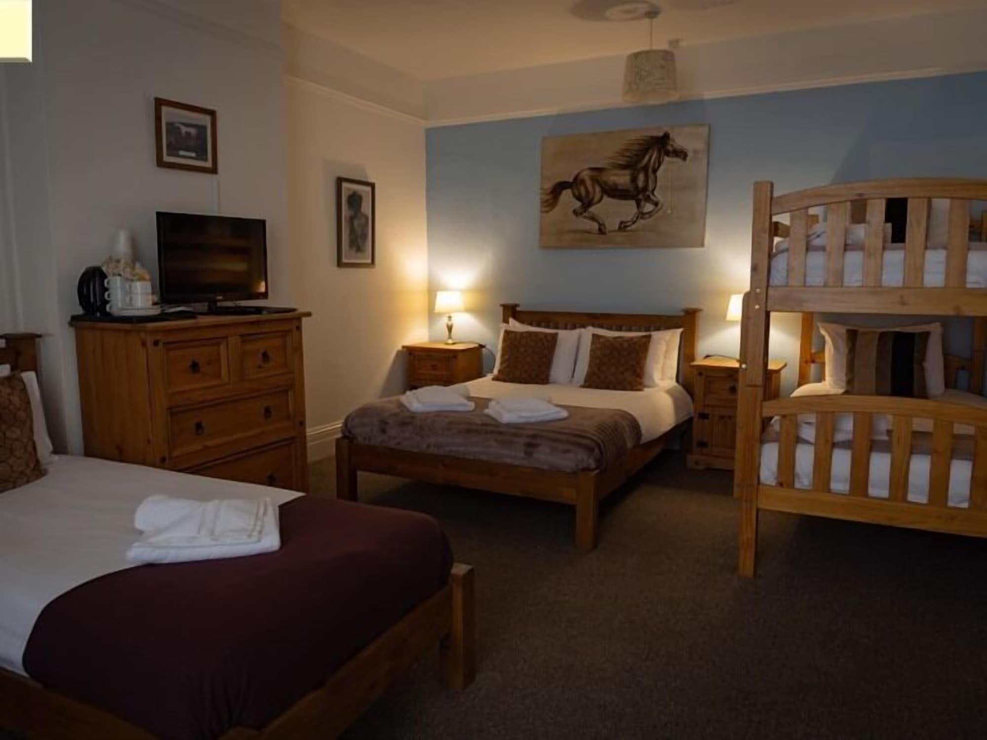 Stonehenge Inn & Shepherd'S Huts Bulford Exteriör bild