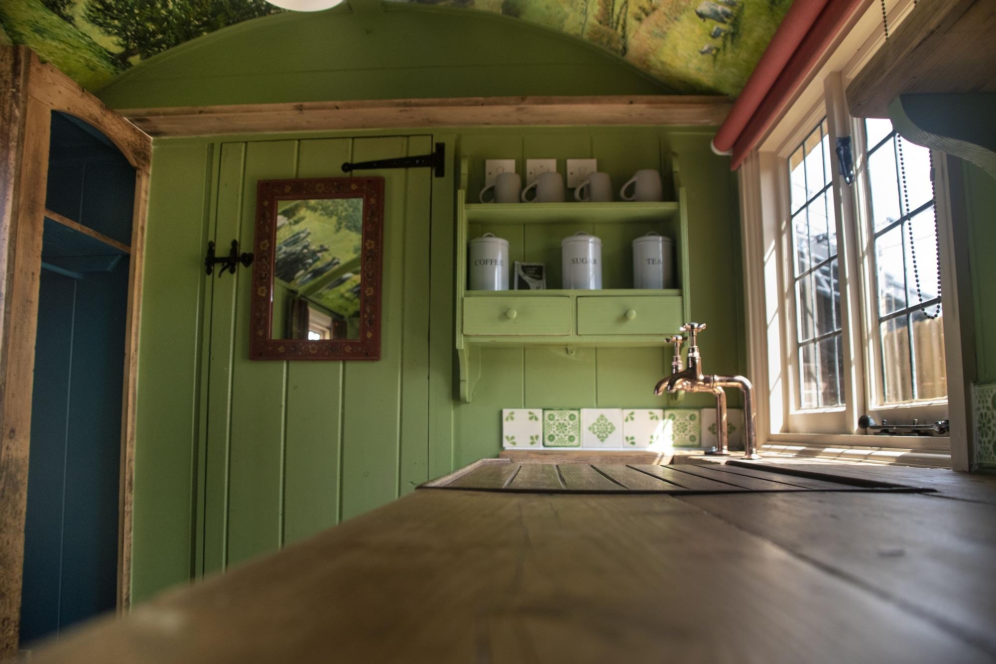 Stonehenge Inn & Shepherd'S Huts Bulford Exteriör bild