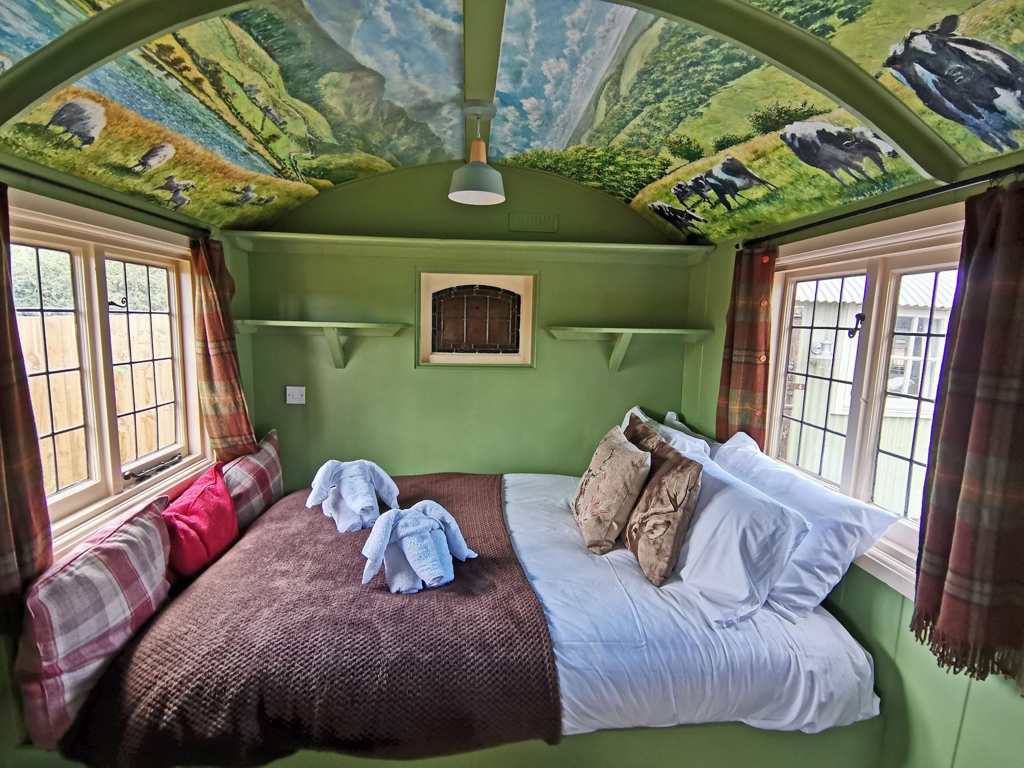 Stonehenge Inn & Shepherd'S Huts Bulford Exteriör bild
