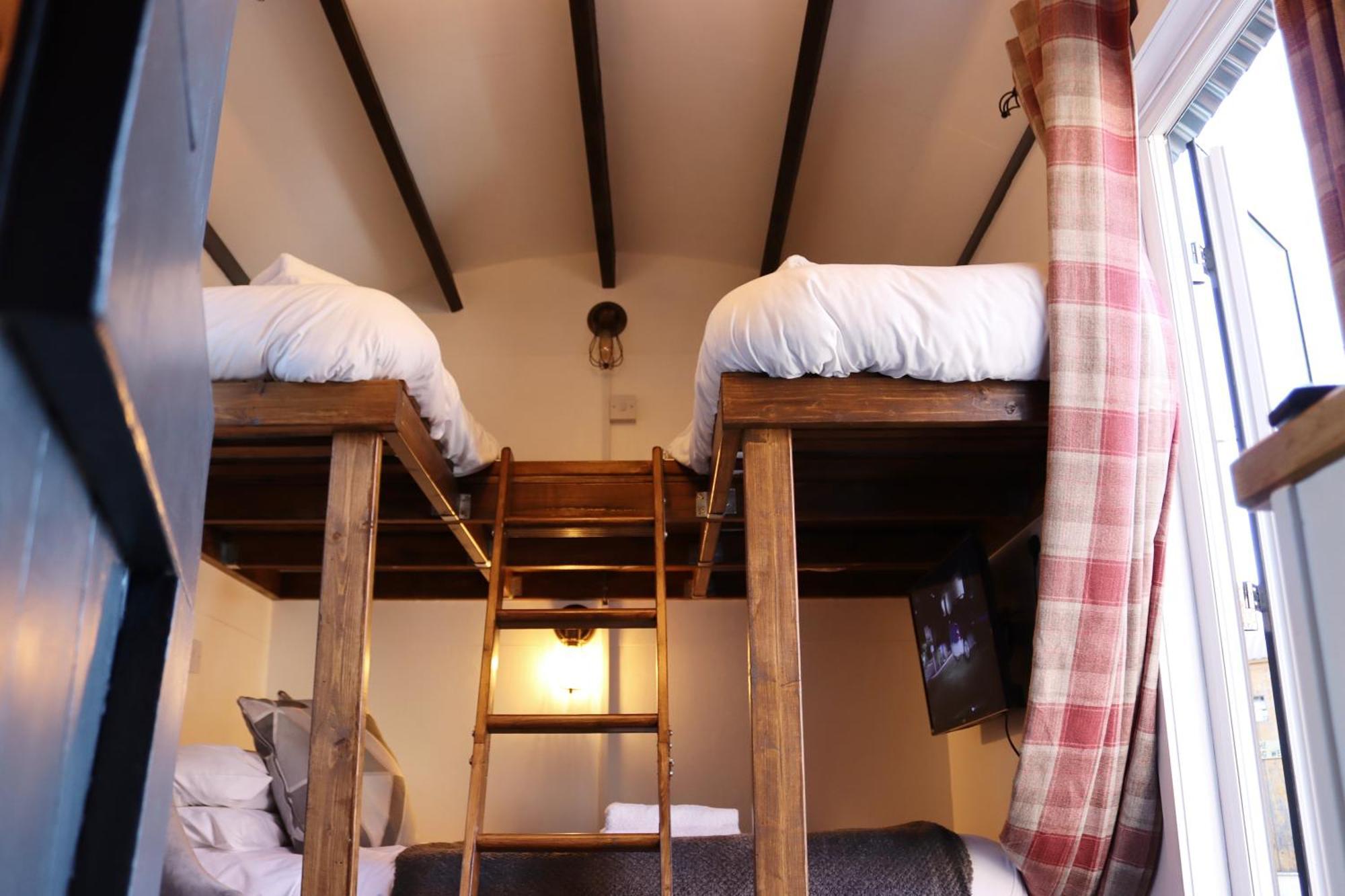 Stonehenge Inn & Shepherd'S Huts Bulford Rum bild