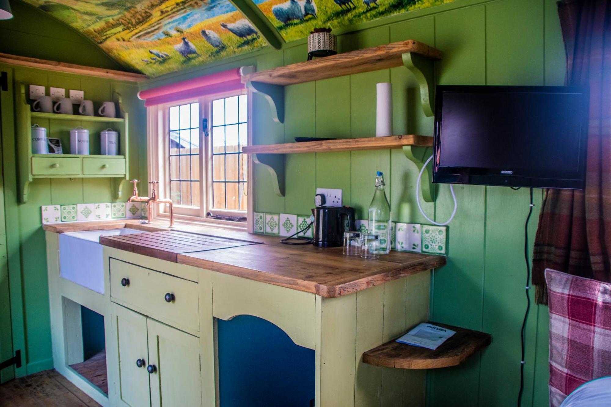 Stonehenge Inn & Shepherd'S Huts Bulford Rum bild