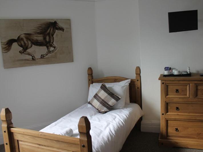 Stonehenge Inn & Shepherd'S Huts Bulford Exteriör bild